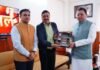 मुख्यमंत्री को सौंपा प्रदेश को राष्ट्रीय स्तर पर मिले व्यापार सुधार कार्ययोजना के तहत टॉप अचीवर्स पुरस्कार।