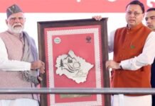 प्रधानमंत्री नरेंद्र मोदी ने उत्तराखंड राज्य स्थापना की रजत जयंती अवसर पर किया विशेष डाक टिकट का विमोचन PM Modi released a special postage stamp on Uttarakhands silver jubilee