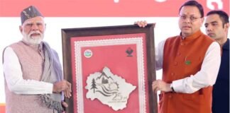 प्रधानमंत्री नरेंद्र मोदी ने उत्तराखंड राज्य स्थापना की रजत जयंती अवसर पर किया विशेष डाक टिकट का विमोचन PM Modi released a special postage stamp on Uttarakhands silver jubilee