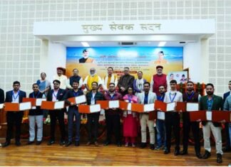 लोक सेवा आयोग से चयनित 178 अभ्यर्थियों को मुख्यमंत्री ने प्रदान किये नियुक्ति पत्र