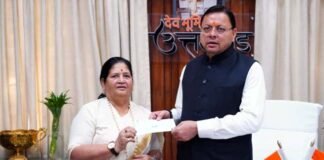 पर्वतारोही बछेंद्री पाल ने मुख्यमंत्री राहत कोष में दी 10 लाख रुपये की राशि