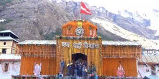 शीतकाल के लिए बंद हुए बदरीनाथ धाम के कपाट, बदरी विशाल की जयकारों की गूंजा धाम
