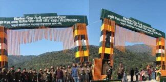 1962 के भारत-चीन युद्ध में शहीद हुए वीर चक्र विजेता (मरणोपरांत) त्रिलोक सिंह नेगी की स्मृति में निर्मित शहीद द्वार का लोकार्पण