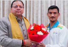 बॉक्सर पवन बर्त्वाल ने मुख्यमंत्री पुष्कर सिंह धामी से की मुलाकात