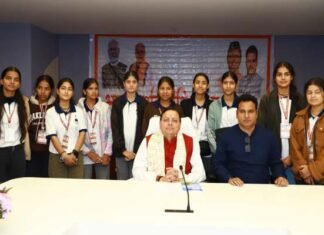 शैक्षिक भ्रमण के तहत भारत दर्शन पर निकले देवप्रयाग के छात्रों से मुख्यमंत्री ने किया संवाद