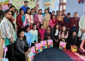 उत्तराखंड राज्य स्थापना की रजत जयंती पर नकोट व कल्जीखाल में हुआ किट वितरण कार्यक्रम