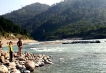 कीर्तिनगर में ढुंढप्रयाग घाट पर पूजा के दौरान बड़ा हादसा, अलकनंदा नदी में डूबे महिला और पुरुष man and a woman drowned in the Alaknanda