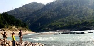 कीर्तिनगर में ढुंढप्रयाग घाट पर पूजा के दौरान बड़ा हादसा, अलकनंदा नदी में डूबे महिला और पुरुष man and a woman drowned in the Alaknanda