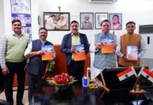 मुख्यमंत्री ने किया औद्योगिक विकास तथा सूक्ष्म, लघु एवं मध्यम उद्यम विभाग के शासनादेशों के संकलन का विमोचन