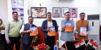 मुख्यमंत्री ने किया औद्योगिक विकास तथा सूक्ष्म, लघु एवं मध्यम उद्यम विभाग के शासनादेशों के संकलन का विमोचन