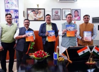 मुख्यमंत्री ने किया औद्योगिक विकास तथा सूक्ष्म, लघु एवं मध्यम उद्यम विभाग के शासनादेशों के संकलन का विमोचन