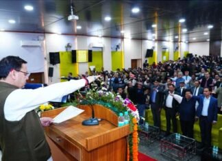 संविधान दिवस पर मुख्यमंत्री ने दिलाई संविधान की शपथ