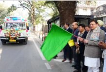 गढ़वाल समग्र स्वास्थ्य सेवा परियोजना की मोबाइल मेडिकल यूनिट को मुख्यमंत्री ने हरी झंडी दिखाकर किया रवाना
