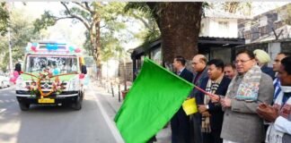 गढ़वाल समग्र स्वास्थ्य सेवा परियोजना की मोबाइल मेडिकल यूनिट को मुख्यमंत्री ने हरी झंडी दिखाकर किया रवाना