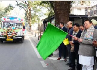 गढ़वाल समग्र स्वास्थ्य सेवा परियोजना की मोबाइल मेडिकल यूनिट को मुख्यमंत्री ने हरी झंडी दिखाकर किया रवाना