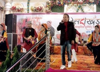 लोक गायक किशन महिपाल और माया उपाध्याय ने ग्रेटर नोएडा में बिखेरी उत्तराखंडी लोक संस्कृति की छटा