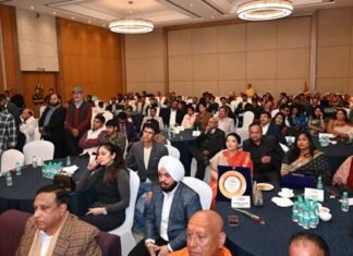 कुमाऊँ उदय सम्मान समारोह में पहुंचे सीएम धामी, विभिन्न क्षेत्रों में उत्कृष्ट कार्य करने वालों को किया सम्मानित Kumaon Uday Samman ceremony
