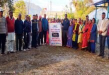 एकेश्वर ब्लॉक के डोबल में गुलदार से बचाव हेतु जन-जागरूकता अभियान Public awareness campaign for protection from Guldar