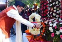 विजय दिवस पर मुख्यमंत्री धामी ने शहीदों को दी श्रद्धांजलि