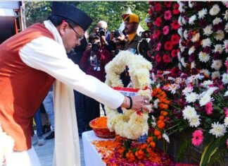 विजय दिवस पर मुख्यमंत्री धामी ने शहीदों को दी श्रद्धांजलि