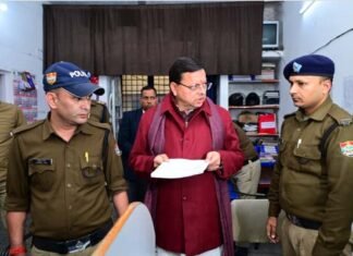 मुख्यमंत्री ने डालनवाला थाने का किया औचक निरीक्षण, थानेदार मिला अनुपस्थित, तत्काल लाइन हाजिर