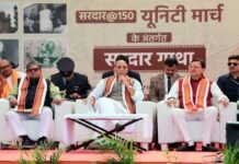 केंद्रीय रक्षा मंत्री राजनाथ सिंह के साथ मुख्यमंत्री पुष्कर सिंह धामी ने सरदार गाथा कार्यक्रम में किया प्रतिभाग