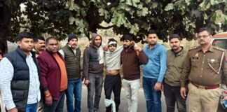 ग्रेटर नोएडा के बीटा-2 में हुई युवती की हत्या का पुलिस ने किया खुलासा, मुठभेड़ में आरोपी के लगी गोली, पुलिस खुलासे से नाखुश सेक्टर वासियों ने देर रात तक थाने में दिया धरना