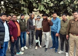 ग्रेटर नोएडा के बीटा-2 में हुई युवती की हत्या का पुलिस ने किया खुलासा, मुठभेड़ में आरोपी के लगी गोली, पुलिस खुलासे से नाखुश सेक्टर वासियों ने देर रात तक थाने में दिया धरना