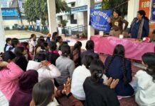 विशेष शिविर में उप निरीक्षक कोतवाली श्रीनगर ने किया स्वयंसेवियों को जागरूक