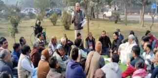 बीटा-2 सेक्टर में मंदिर में चोरी की घटनाओं को लेकर सेक्टरवासियों की अहम बैठक, मंदिर समेत पूरे ब्लॉक की सुरक्षा व्यवस्था को लेकर दिए सुझाव