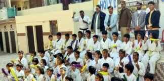 होली डिवाइन पब्लिक स्कूल साहिबाबाद में कराटे बेल्ट परीक्षा का आयोजन