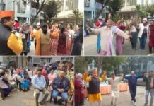 जलवायु विहार सेक्टर-21 नोएडा में उत्तरायणी पर्व पर घी-खिचड़ी वितरण व सांस्कृतिक आयोजन