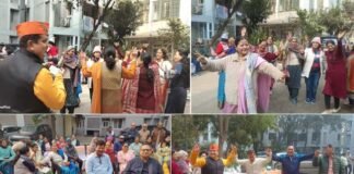 जलवायु विहार सेक्टर-21 नोएडा में उत्तरायणी पर्व पर घी-खिचड़ी वितरण व सांस्कृतिक आयोजन