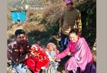 जिला प्रशासन ने एक बार फिर ली वृद्धा कुमाली देवी की सुध