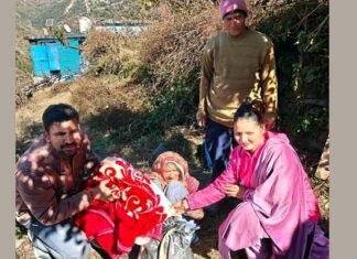 जिला प्रशासन ने एक बार फिर ली वृद्धा कुमाली देवी की सुध