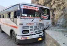 बद्रीनाथ राष्ट्रीय राजमार्ग पर तोता घाटी में बस के ब्रेक फेल, चालक की सूझबूझ से टला बड़ा हादसा, 39 यात्रियों की बची जान