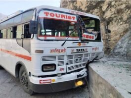 बद्रीनाथ राष्ट्रीय राजमार्ग पर तोता घाटी में बस के ब्रेक फेल, चालक की सूझबूझ से टला बड़ा हादसा, 39 यात्रियों की बची जान