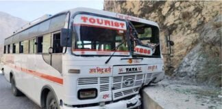 बद्रीनाथ राष्ट्रीय राजमार्ग पर तोता घाटी में बस के ब्रेक फेल, चालक की सूझबूझ से टला बड़ा हादसा, 39 यात्रियों की बची जान