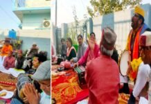 श्रीनगर गढ़वाल की बैठकी होली: हुल्यारों ने फाग गायन से बांधा समां