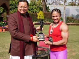 सीएम धामी ने उत्तराखंड की बेटी अंतरराष्ट्रीय महिला बॉडी बिल्डर प्रतिभा थपलियाल को किया सम्मानित