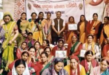 चरण पादुका गोथल समिति ने धूमधाम से मनाया स्थापना दिवस, उत्कृष्ट कार्य करने वाली महिलाओं को किया सम्मानित