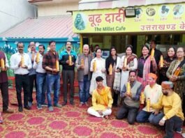 धाद ने पहाड़ के माल्टे के समर्थन में शुरू किया सामाजिक अभियान, होली मिलन में ‘माल्टा रस’ का लोकार्पण