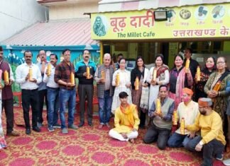 धाद ने पहाड़ के माल्टे के समर्थन में शुरू किया सामाजिक अभियान, होली मिलन में ‘माल्टा रस’ का लोकार्पण