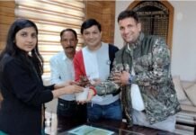 कार्मिकों के संघ भवन के लिए भूमि आवंटन की मांग, प्रतिनिधिमंडल ने जिलाधिकारी को सौंपा ज्ञापन