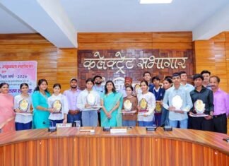 मेहनत का मिला मान: पौड़ी के 21 मेधावी छात्र-छात्राओं का सम्मान, जिलाधिकारी ने दिया सफलता का मंत्र