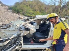 तोता घाटी के पास खाई में गिरी दिल्ली के श्रद्धालुओं की कार