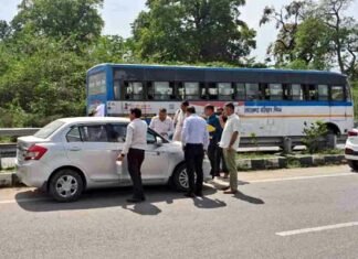उत्तराखंड: उप शिक्षा अधिकारी एक लाख रुपये की रिश्वत लेते रंगे हाथ गिरफ्तार, सहयोगी महिला भी पकड़ी गई Deputy Education Officer Arrested Red-Handed for Accepting Bribe in Doiwala