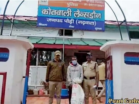 पौड़ी गढ़वाल: स्कूल में हुई चोरी की घटना में पुलिस ने 24 घण्टे के अंदर आरोपी को किया गिरफ्तार, कंप्यूटर और अन्य सामान बरामद Police Arrest Accused in School Theft Case in Pauri Garhwal