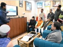 मुख्यमंत्री धामी ने बीआरओ गेस्ट हाउस पहुंचकर बद्रीनाथ धाम मास्टर प्लान पर की समीक्षा बैठक
