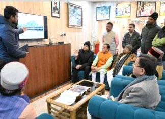 मुख्यमंत्री धामी ने बीआरओ गेस्ट हाउस पहुंचकर बद्रीनाथ धाम मास्टर प्लान पर की समीक्षा बैठक